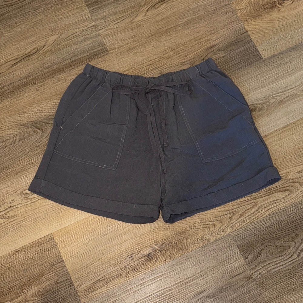 NWT kori gray tie shorts with pockets size small